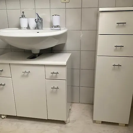 Monteurunterkunft, *