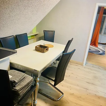 Monteurunterkunft, * Staufenberg (Lower-Saxony)