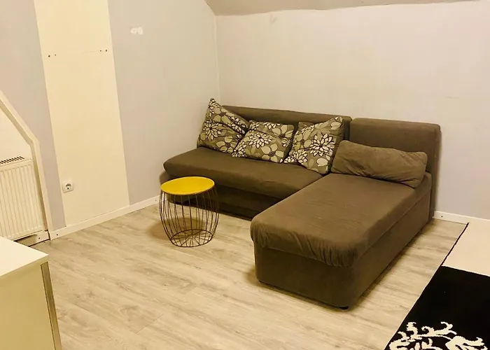 Monteurunterkunft, * Staufenberg